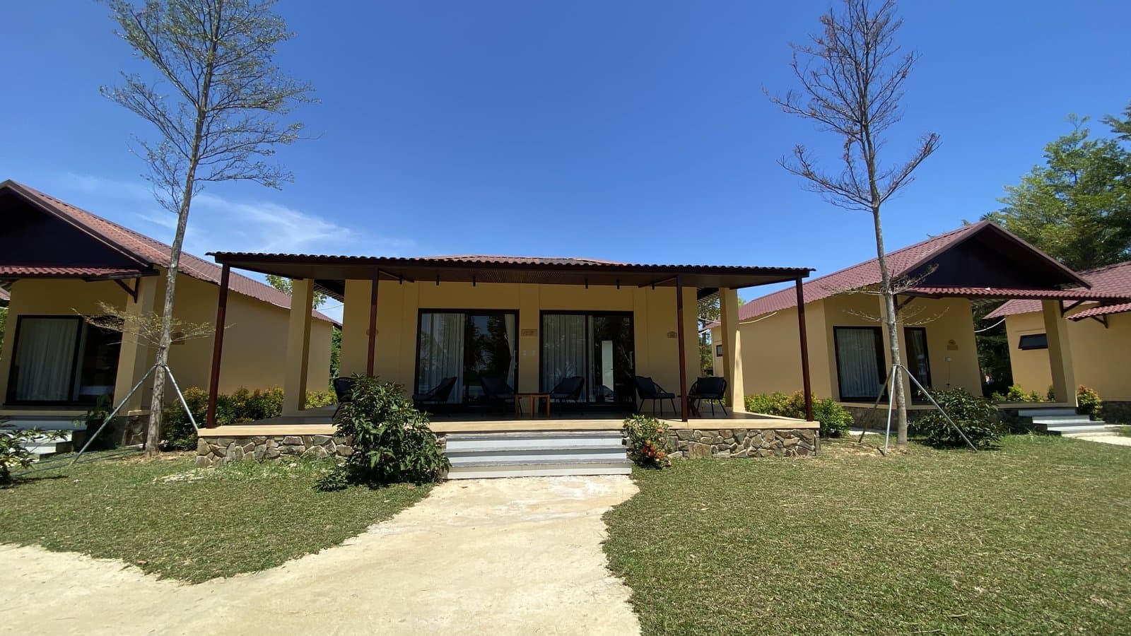 Resort & Glamping — Villa view vườn