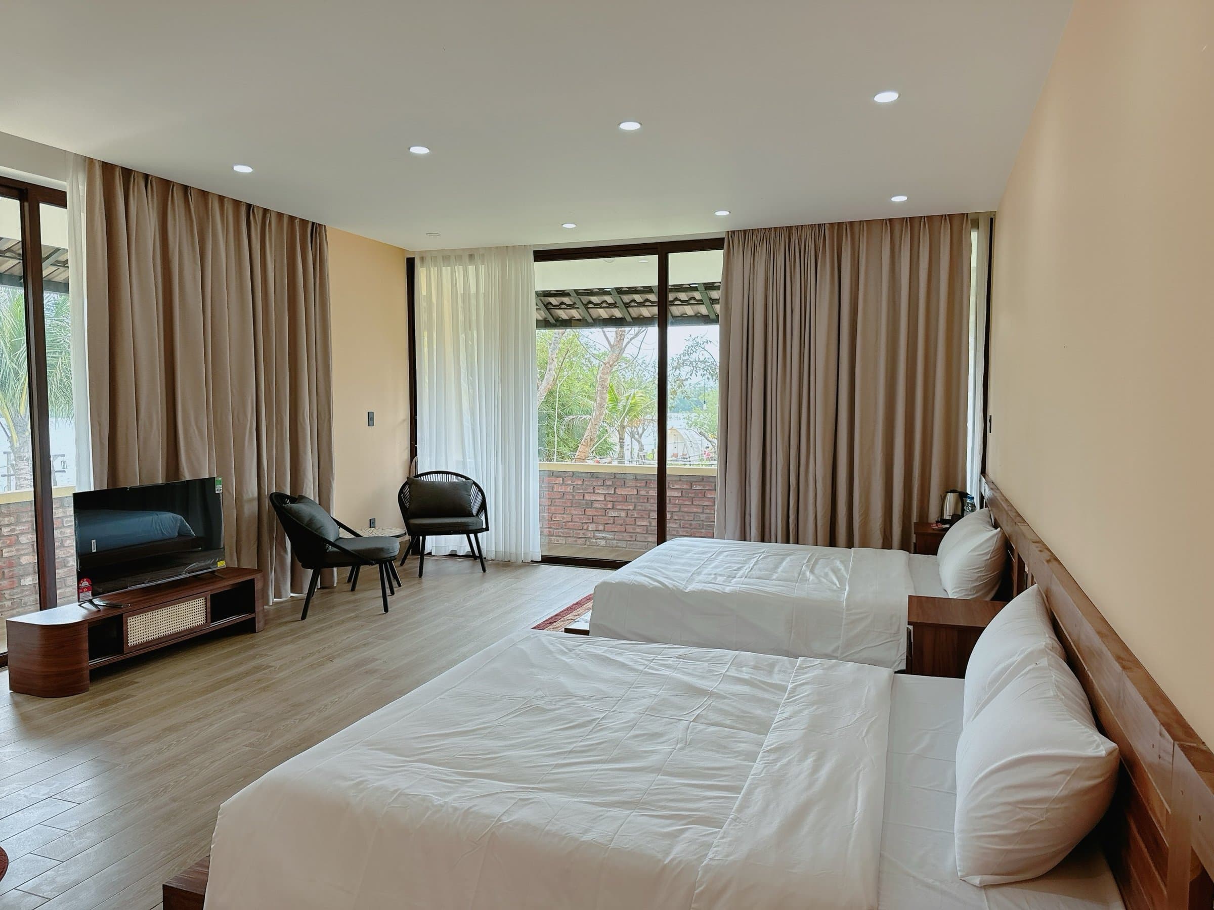 Nội thất Villa — View vườn & sông